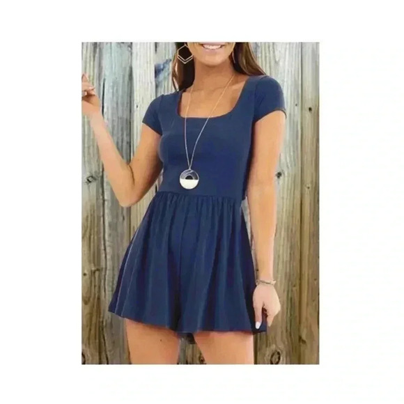 🆕 Navy Trendy Tie Open Back Romper🆕 - Picture 1 of 4